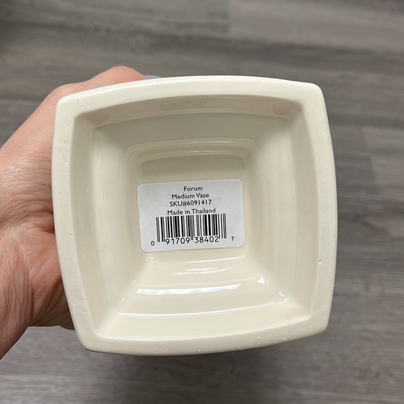 Lenox FORUM COLLECTION CHINA 9 3/4" NEOCLASSIC EMBOSSED VASE - new in box - Picture 7 of 11